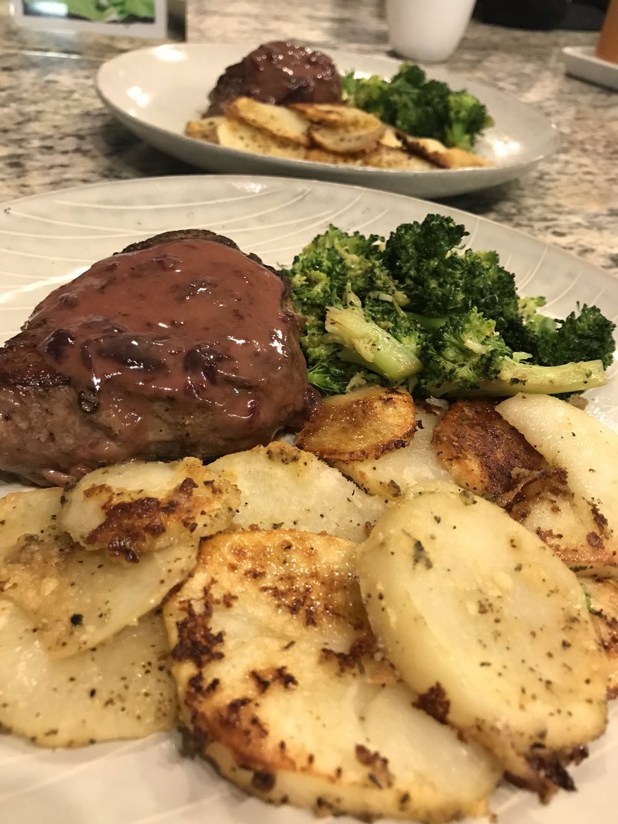 bonitaxlinda's tweet photo. Sirloin Steak with Cherry Mostarda and pommes anna with broccoli
#ChefLin https://t.co/STmjwI9YaW