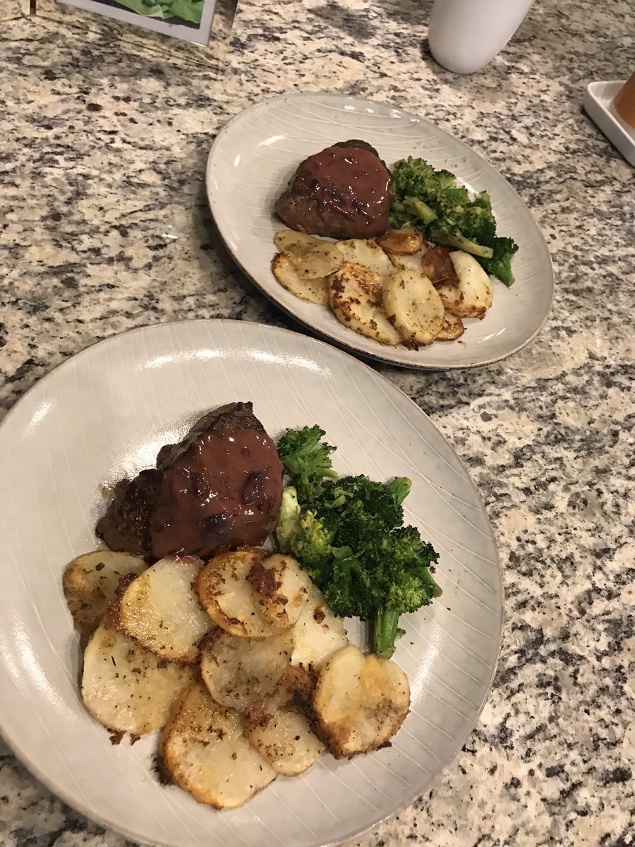 bonitaxlinda's tweet photo. Sirloin Steak with Cherry Mostarda and pommes anna with broccoli
#ChefLin https://t.co/STmjwI9YaW