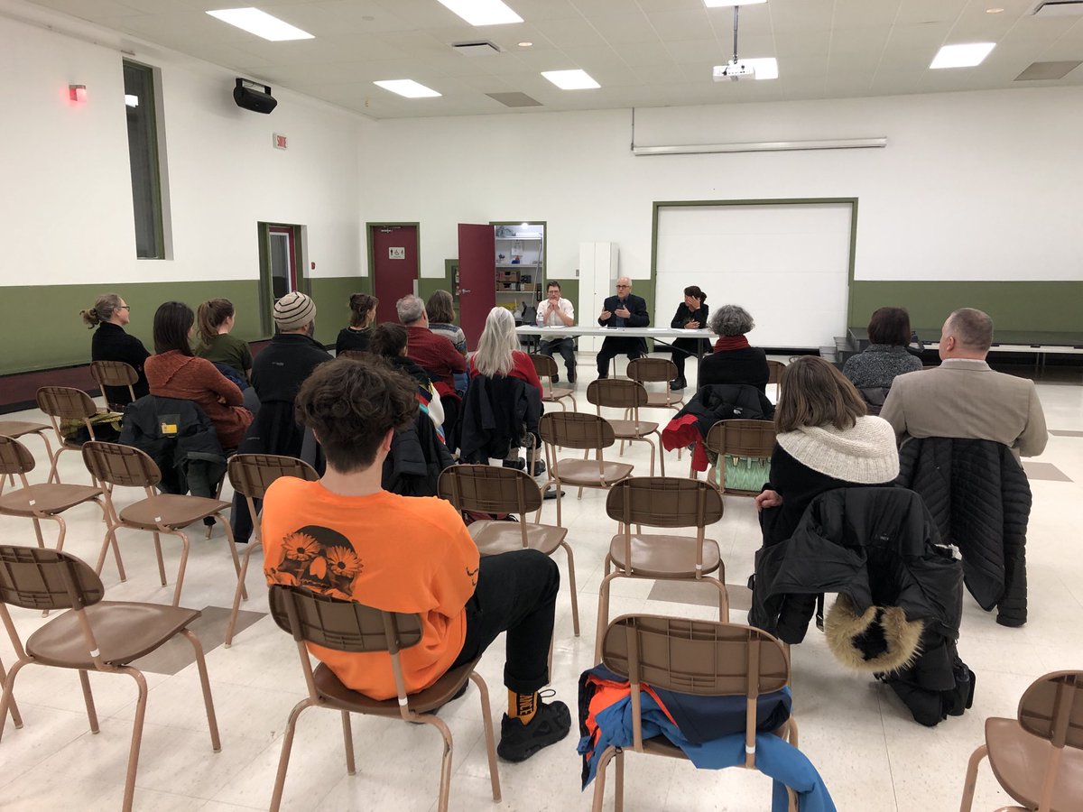 Une quinzaine de personnes participent, mercredi soir au Bic, aux consultations sur l’avenir du transport en commun à Rimouski #icibsl