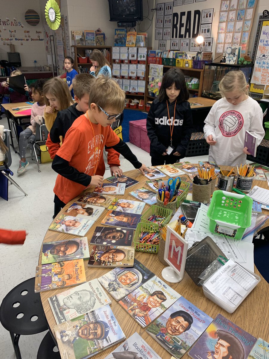 JanieLyman's tweet photo. A glimpse at our day...Morning meeting selfie- biography books pick and ...our class 🐢 has her name - Hazel!
Official name is...
Angus Bella-Buzz Crystal Diamond Emerald Francis GiGi Hazel  - @RoundHillES https://t.co/9Jf510A6yt