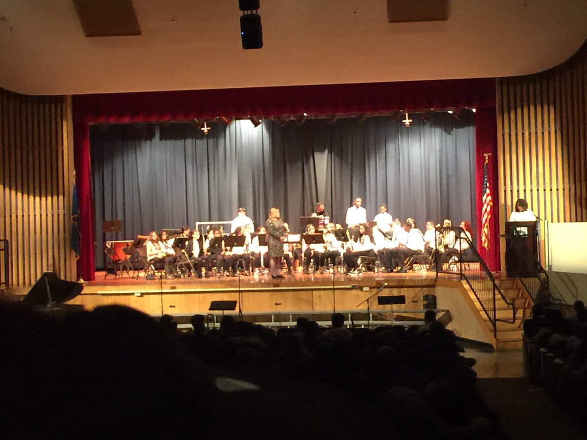 EhpsA's tweet photo. @sunsetridgeneri Wind Ensemble getting ready to perform! @EHSunsetRidge https://t.co/Pp94axFmk0