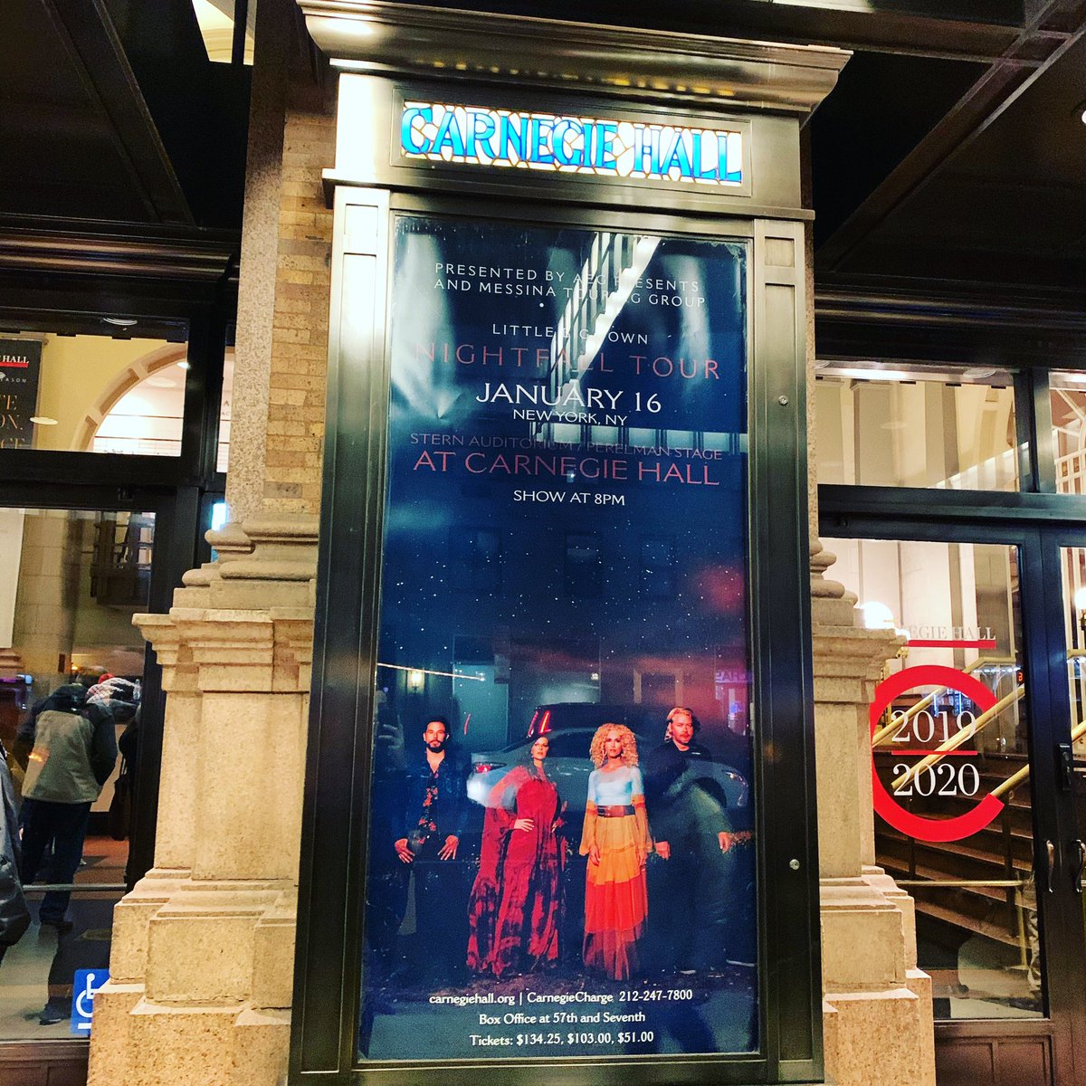 Levijax's tweet image. Ready for #Nightfall ✨&amp;amp; @littlebigtown #thirdrow #bucketlistvenue #NYC #Overdrinking #TheDaughters #TheRoadtoHere #ImWiththeBand #EverythingChanges