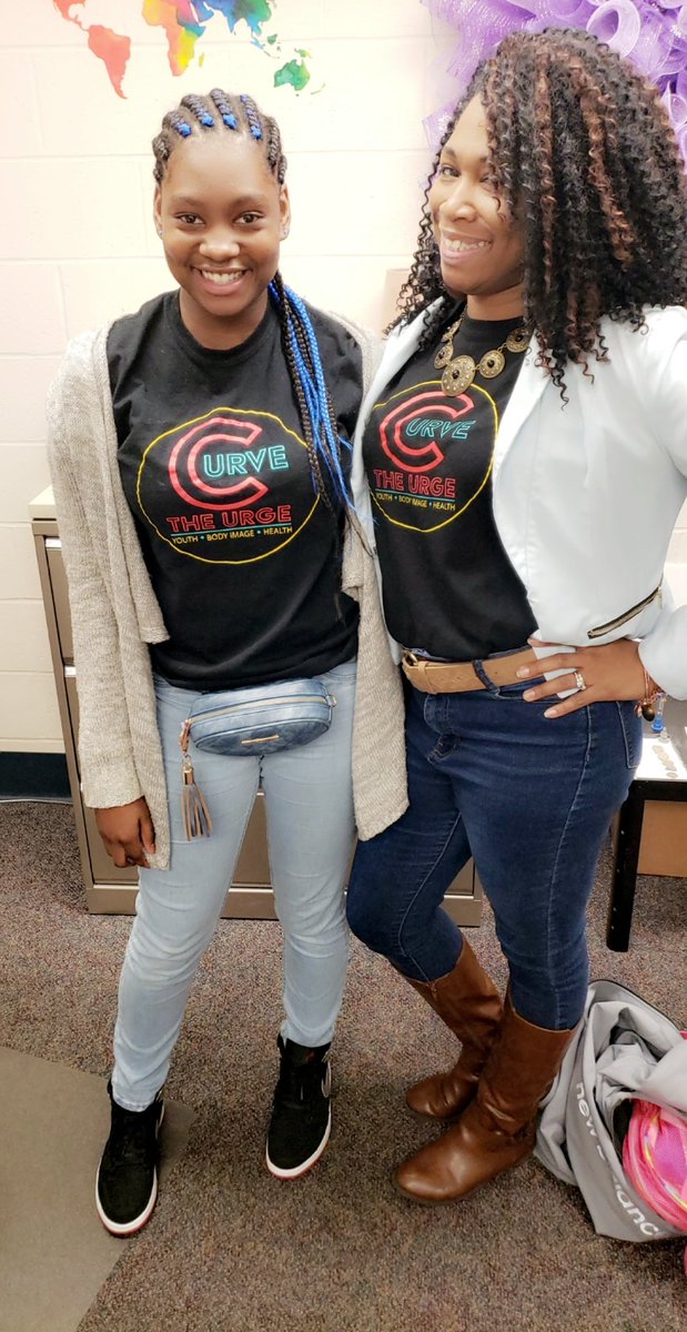 JaritaWill's tweet photo. When you come to work with an unexpected twin and when you say take a picture with me has a big smile. #jaritawill #educatorflow https://t.co/jWbOKAj34t