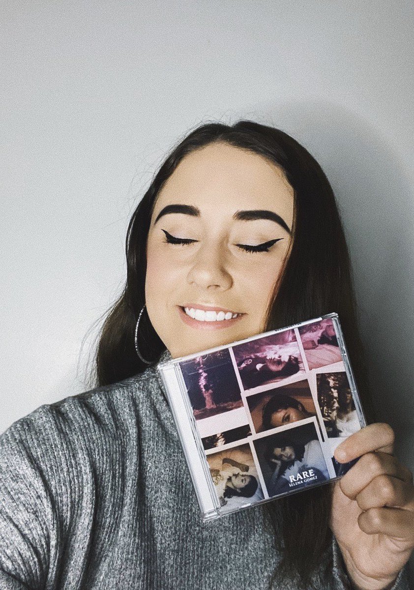 noelleemason's tweet photo. STREAM RARE ✨🦋🖤 #IMSORARE #WeAreRare #SelenatorsAreRare @selenagomez @SelenaFanClub https://t.co/Fp3dewEG5T