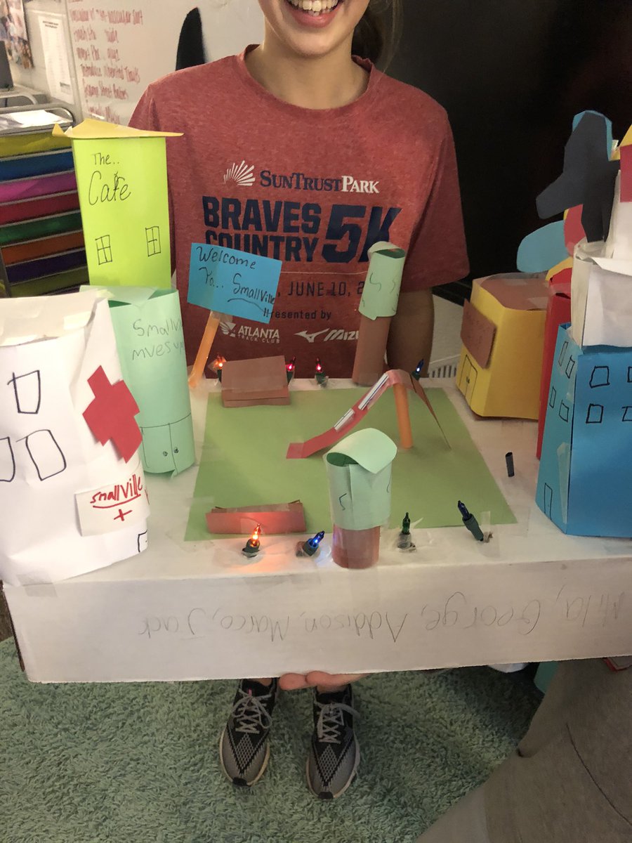 bartonbunch123's tweet photo. These kiddos did an awesome job on their STEM projects! #5thgrade #electricity #buildingcircuits https://t.co/IJz8tsKiWg