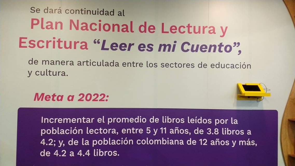 BibliotecaNalCo's tweet photo. En 2019 se dio continuidad al Plan Nacional de Lectura y Escritura #LeerEsMiCuento, de manera articulada entre @mincultura y @Mineducacion. 
➡️Esta es nuestra meta a 2022
Más información: https://t.co/pTWC68clve https://t.co/yhjbOy3ozz