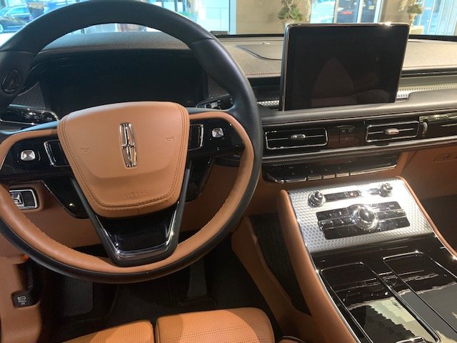 themotormiss's tweet photo. Check out the interior and cargo space in the new 2020 Lincoln Aviator! @LincolnMotorCo https://t.co/mRYCyOQTYM