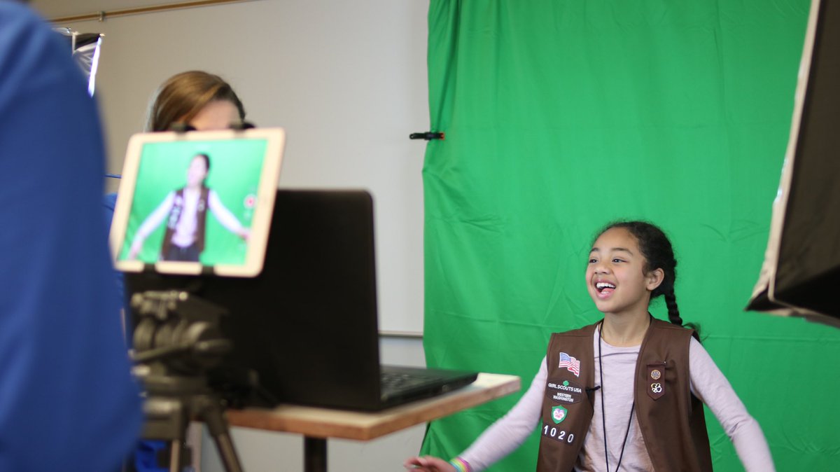GirlScoutsWW's tweet photo. What happens when corporate partners like @att and @WarnerMedia decide to invest in the voices of Girl Scouts? 500 girls across western Washington show up to learn about digital storytelling and the skills needed to make their voices heard! #DigitalCookie #DigitalStorytelling https://t.co/jydKMhmCMU