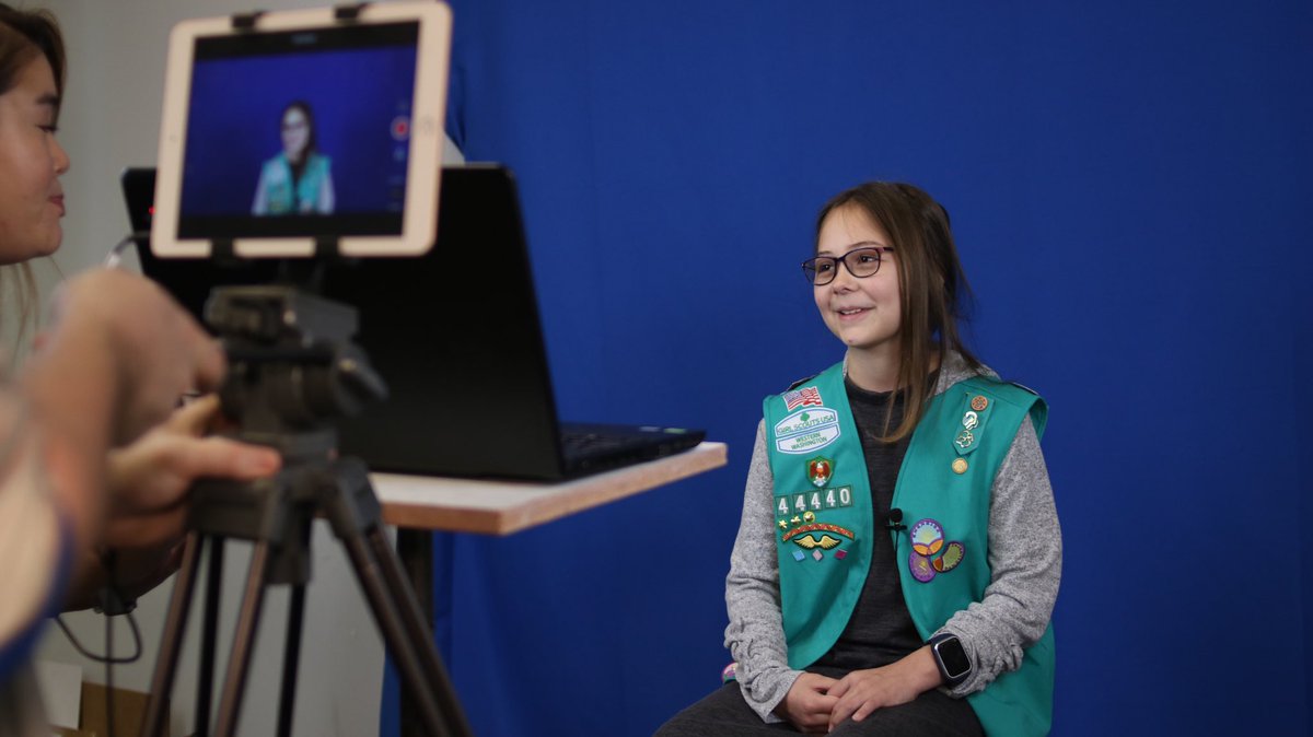 GirlScoutsWW's tweet photo. What happens when corporate partners like @att and @WarnerMedia decide to invest in the voices of Girl Scouts? 500 girls across western Washington show up to learn about digital storytelling and the skills needed to make their voices heard! #DigitalCookie #DigitalStorytelling https://t.co/jydKMhmCMU