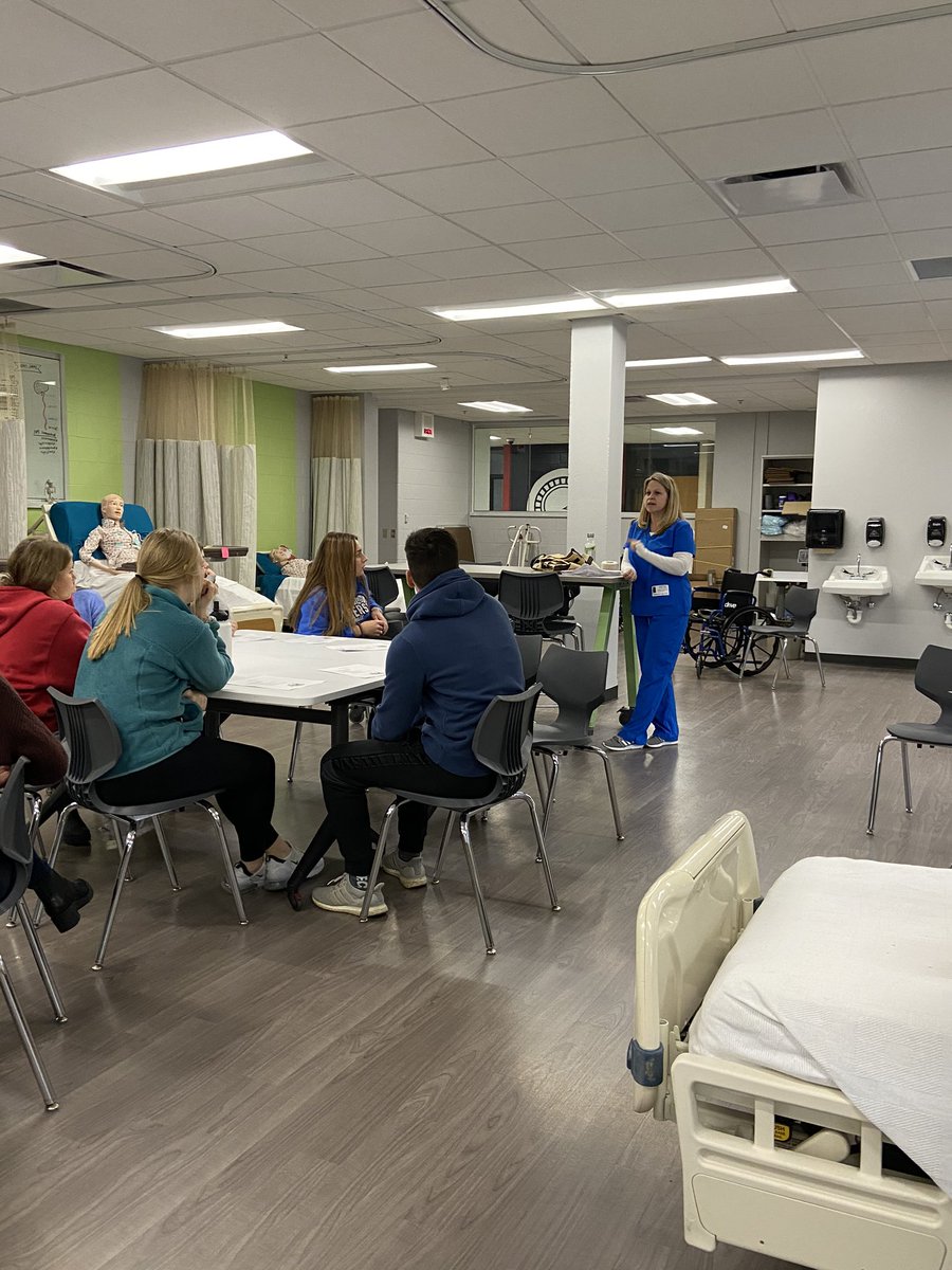 SDEmedhealth's tweet photo. Another great skills lab! Thank you, Heather, for coming in to engage and inspire our students. They learned how to transfer patients from wheelchairs to chairs! #engage #inspire @launch_sde @launch_tosa @BEHS_SDE @BCHS_SDE https://t.co/KHAFtKXvHb