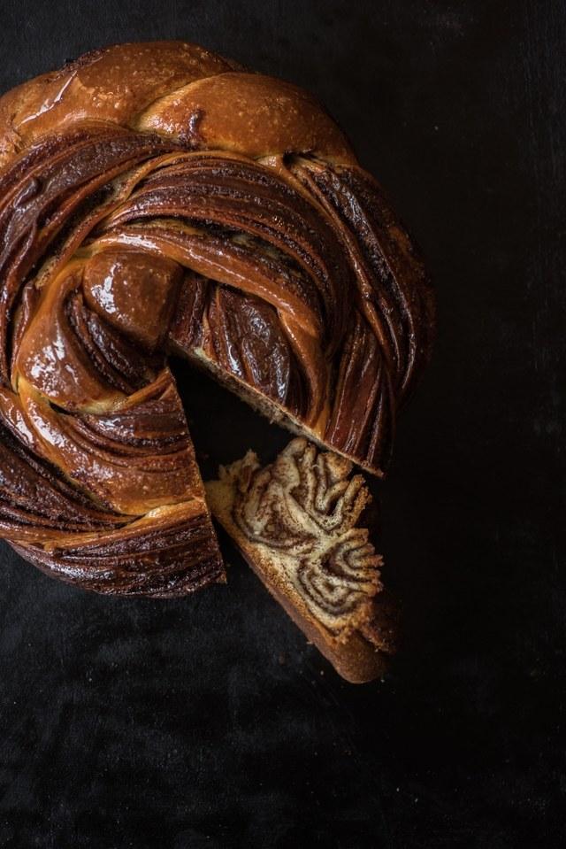 VogueFrance's tweet photo. Where are you going to get your babka fix? https://t.co/3DBc2WOS3Y https://t.co/DKiJBFARbM
