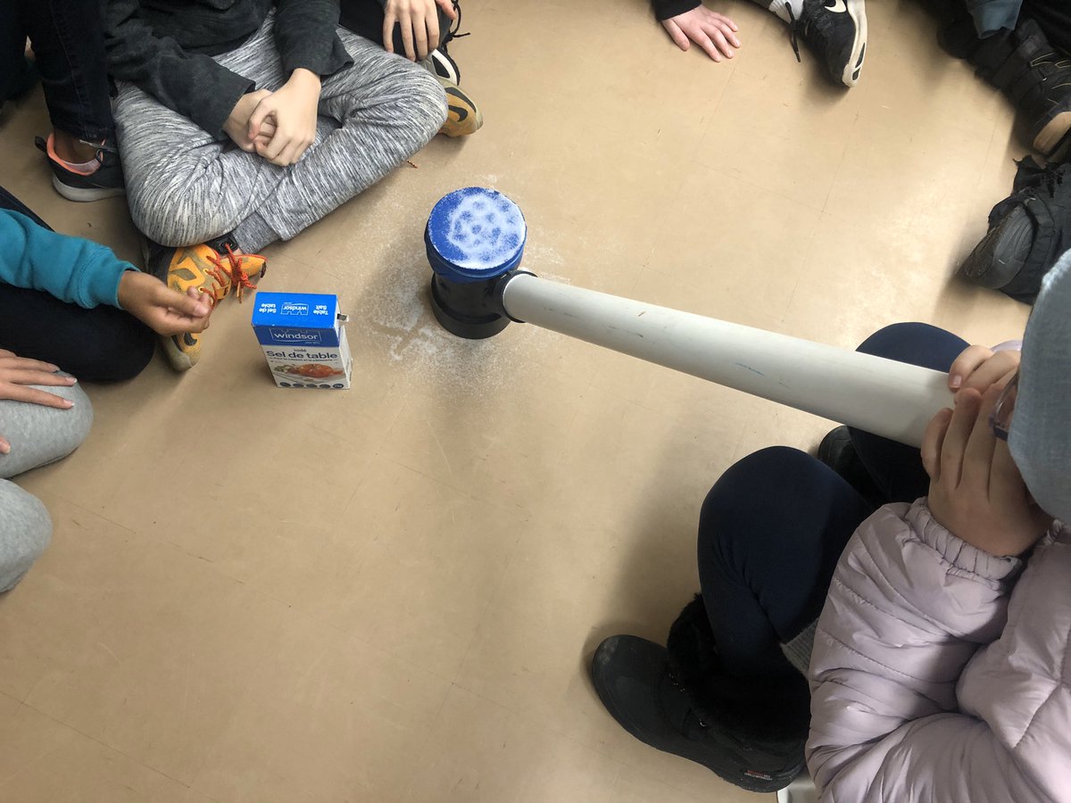 MsCsMusicClass's tweet photo. The 6’s started off the new year by investigating Cymatics, the science of seeing sound, with some really fun experiments! #musicisscience #musicmatters @FhesHeights @HRCE_NS https://t.co/KA7GhBRQv1