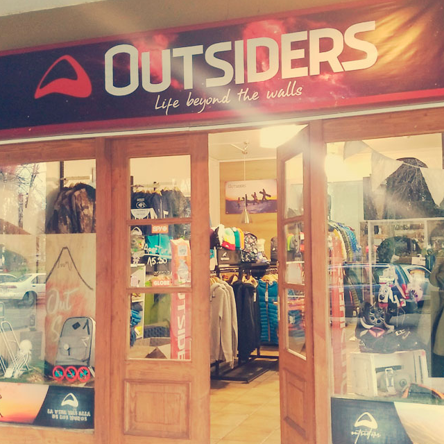 DatosdePucon's tweet photo. Tienda que se especializa en ropa Outdoor y ropa casual. Importan  los mejores productos de las mejores marcas, Rip Curl, Volcom, Neff, Burton, Oakley.
CONTACTO:  +56 9 73889582
 hola@outsiders.cl  
https://t.co/lpMxw2geAj
https://t.co/0ce0RZdBZS https://t.co/2f63zOkvkG