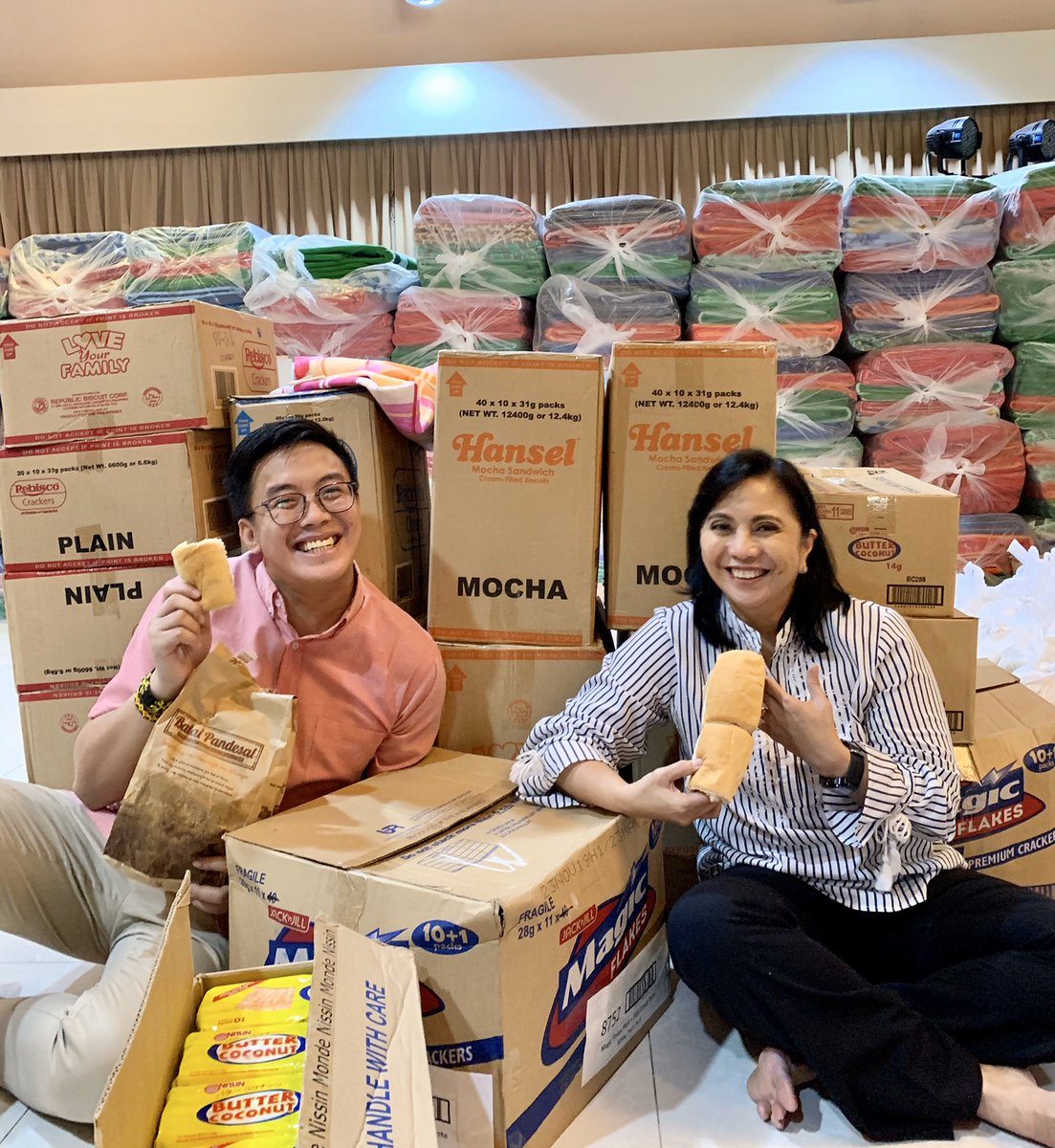 YearoftheMonSy's tweet photo. I just LOVE seeing our national leaders out there, putting their best foot forward for relief operations 💪🏽👌🏽 https://t.co/XCHUf7QEOf