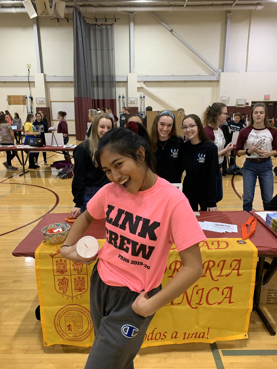 PR_SNHS's tweet photo. SNHS &amp; Spanish Club well-represented tonight at 8th Grade Night! 
@SraLeePR @SrtaGroat https://t.co/x89jTQHaIc