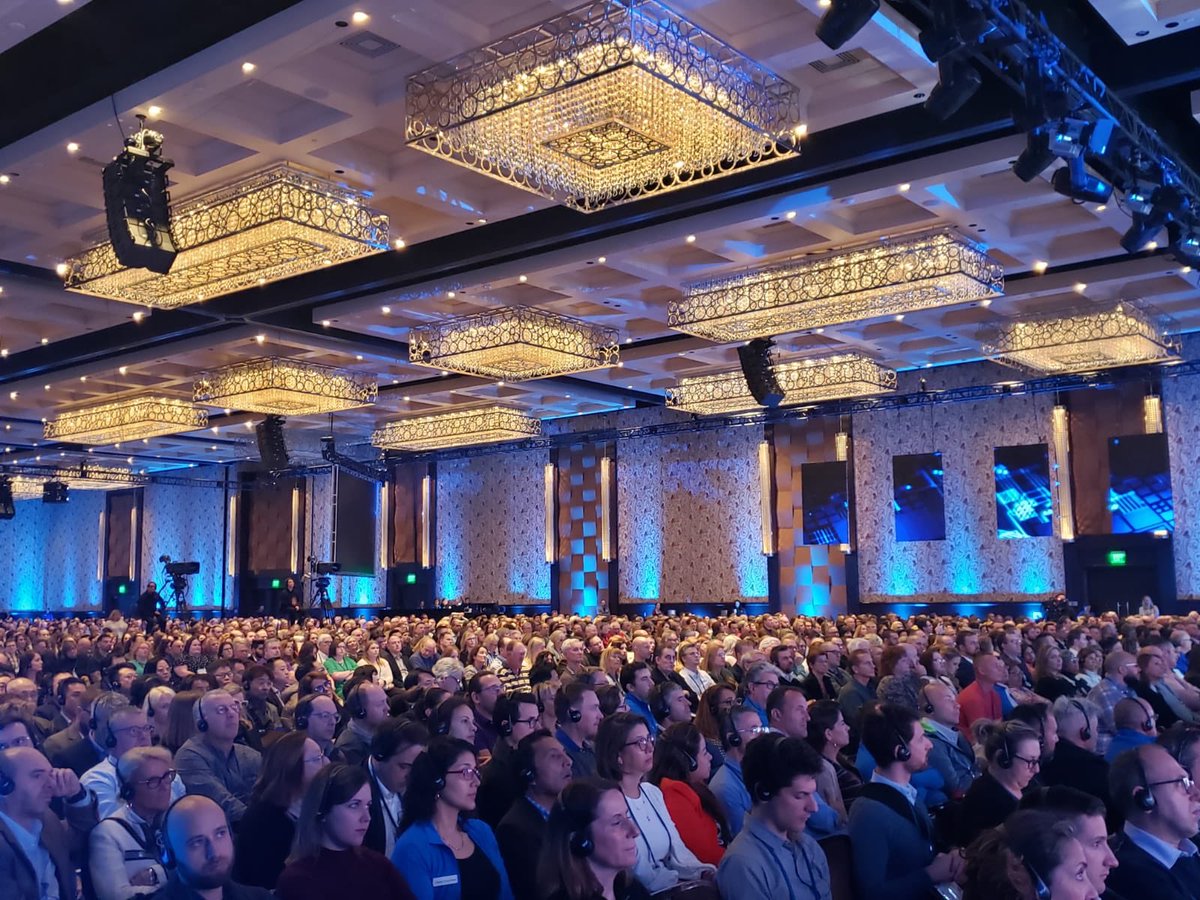 starkeyhearing's tweet photo. “A good leader is someone who looks for the best in people &amp;, ideally, never criticizes. A flower needs watering. A person needs praising. And people will flourish in that situation.” - Sir @richardbranson 
What does leadership mean to you? #StarkeyExpo https://t.co/4mitgQ44oM