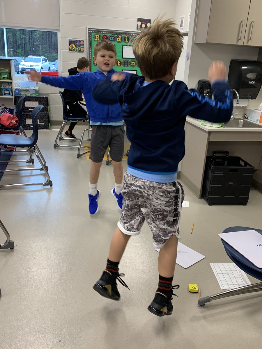 MrsWaller3rd's tweet photo. Have I mentioned just how much we 💚 these @WIengageWELL activities?!? @ohes_pe @OldHundredES #PatternsPlyo https://t.co/9IXoap2Gv5