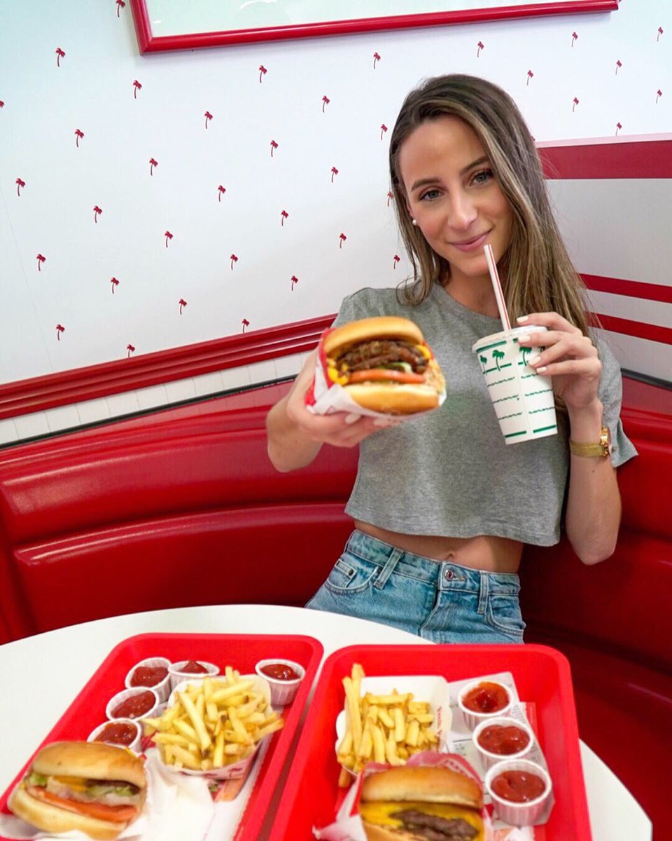 Raise your hand if you want an #innout in  Miami!! <a href="/InNOutUSA_/">In n Out</a> 🙋🏻‍♀️ #thursdayvibes