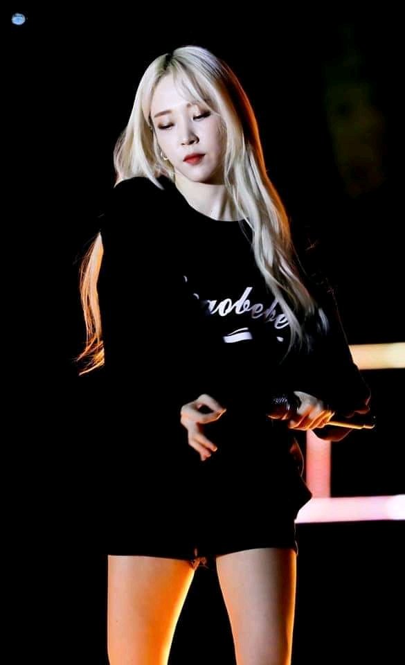 Because I'm weak for these women,  Moonbyul as Bani- A thread