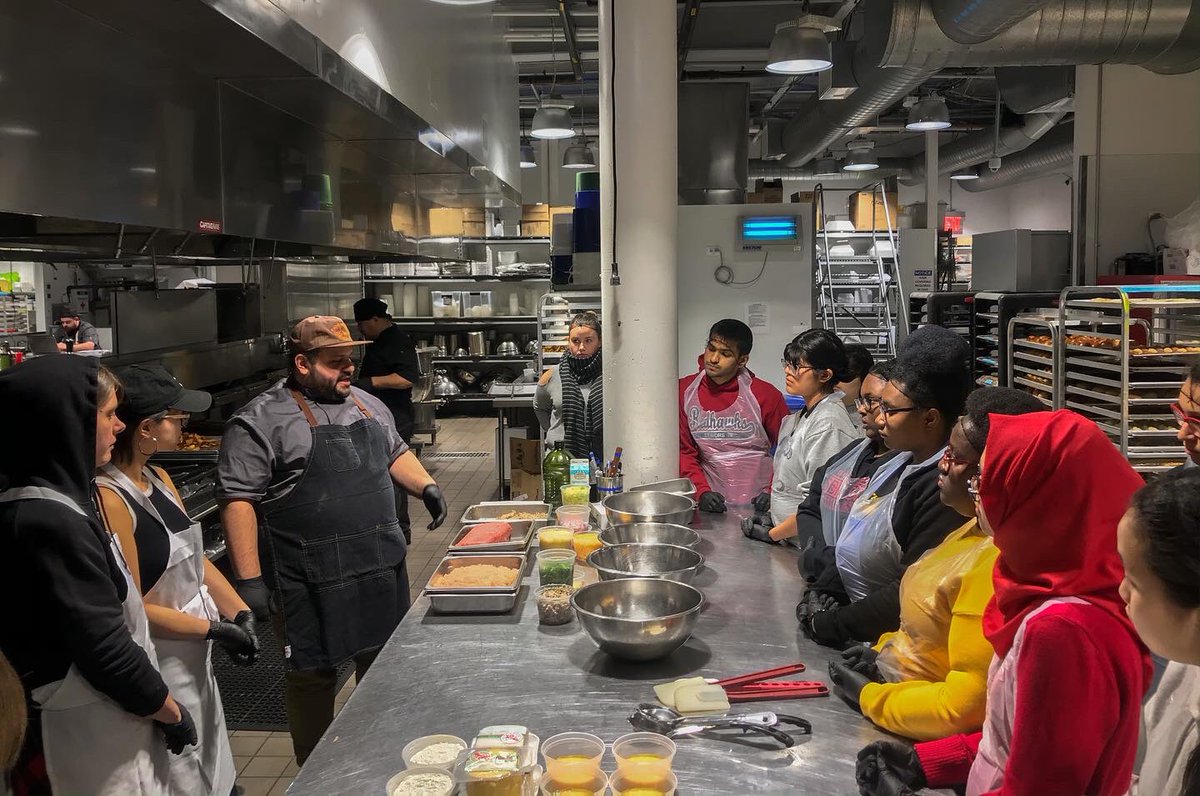GNYCExploring's tweet photo. Chef Jason leading students in a dim sum workshop earlier tonight at @NeumansKitchen !!! Students learned to make different flavors of dim sum and then tasted their creations at the end of the session. 🥟🥟
#nyexploring #neumanskitchen #gnycscouting #gnycexploring #nycexploring https://t.co/ZEr7gFGXAt