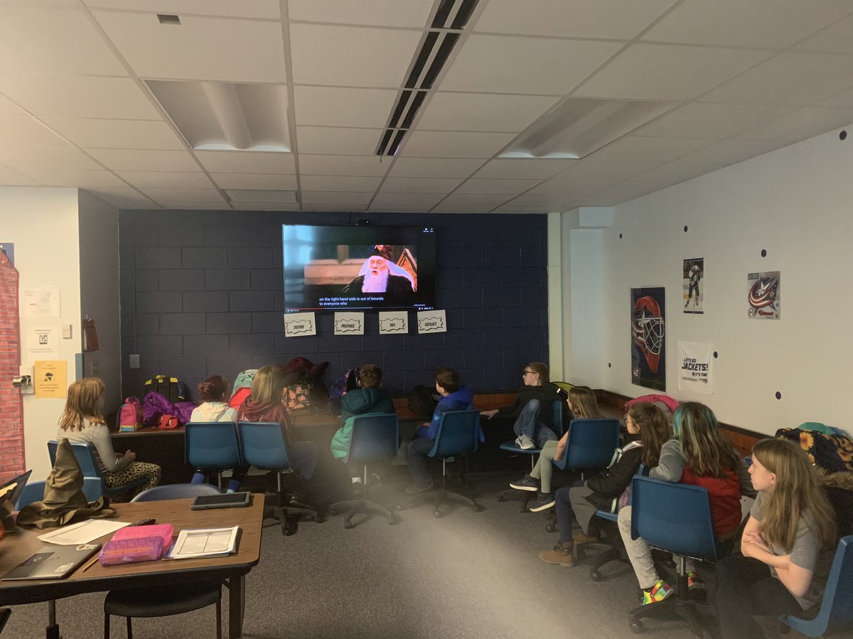 MissSolchik's tweet photo. We came, we saw, we sorted, we green screened! #stem #thescienceandmagicofhogwarts #platform9and3quarters #HarryPotter #hogwarts @Teacher_Stew21 https://t.co/c2VLEzePY9