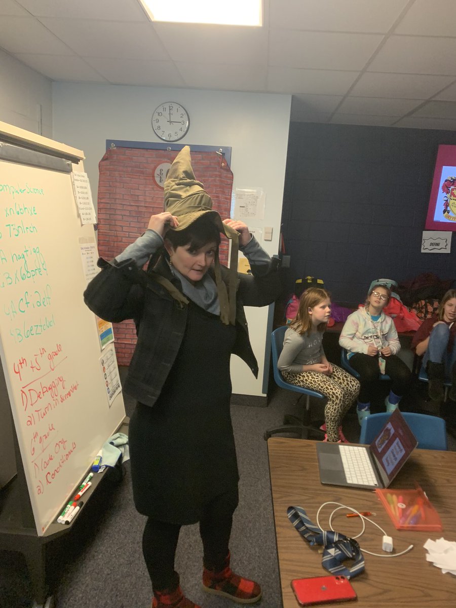 MissSolchik's tweet photo. We came, we saw, we sorted, we green screened! #stem #thescienceandmagicofhogwarts #platform9and3quarters #HarryPotter #hogwarts @Teacher_Stew21 https://t.co/c2VLEzePY9