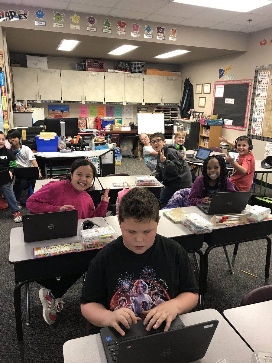 CindyClarke1st's tweet image. 3rd Grade Coding Club! #CodingWithScratch @AnnMarieFarias2 @ErikaRi68151638 @Beaumont_SD