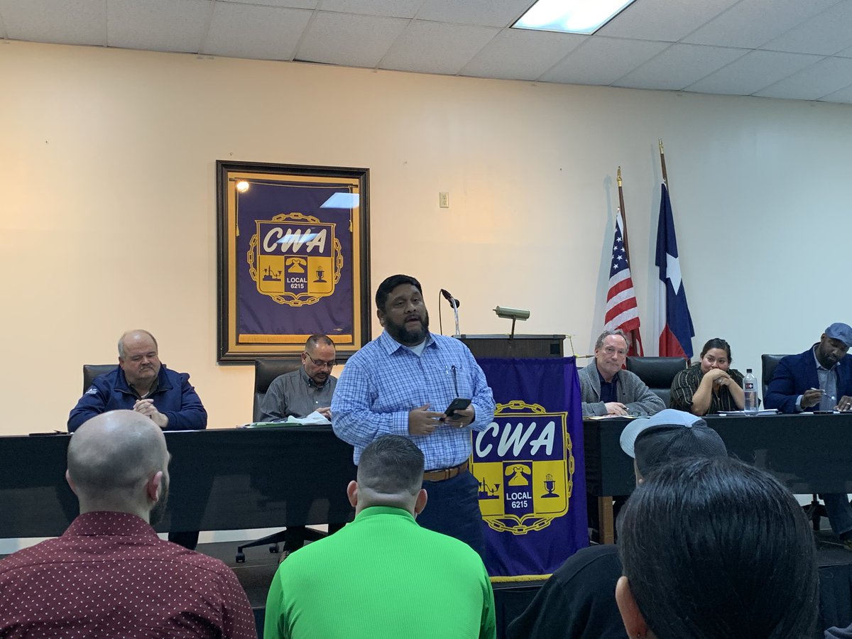 David_LopezJr's tweet image. @AguilarLeonard thanking  the @dallasaflcio for helping the UA in the fight to keep their licensing. “The fight is not over next session we will be fighting to pass legislation” #WeBuildTx