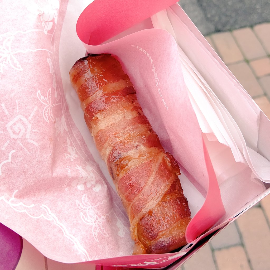 梨彩 1品目 肉巻きおにぎりという存在をずっと気になっていながら 食べたことがなかったので 初です めっっっちゃ美味しいね ディズニーで500円でこの満足感は強いね 肉汁最高でした 梨彩 1品目 肉巻きおにぎりという存在をずっと気になっていながら 食べたことがなかったので 初です めっっっちゃ美味しいね ディズニーで500円でこの満足感は強いね 肉汁最高でした