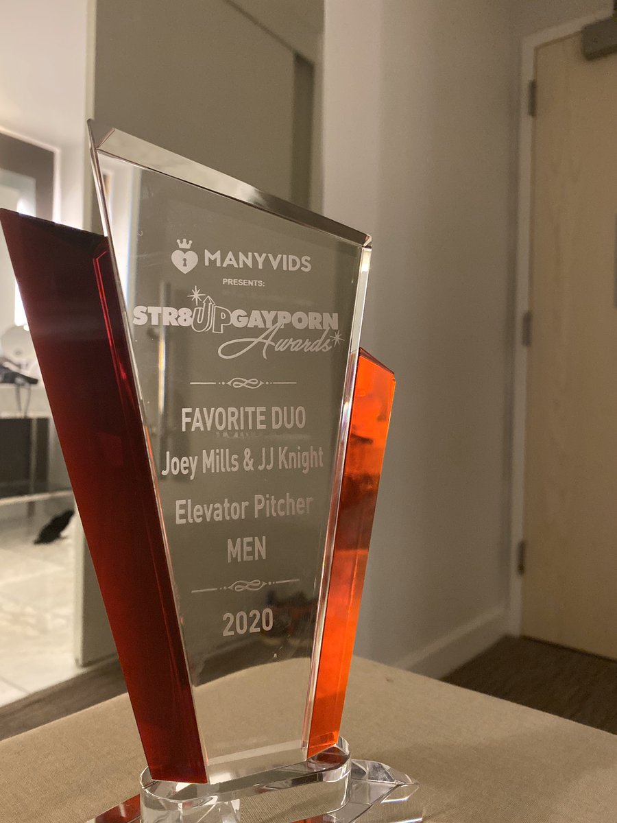 JoeyMillsXXX's tweet photo. You ever wonder what a 13 time award winner does in their own bed??well you can find out here https://t.co/1KWG3gRJBg https://t.co/01WKofjtZV