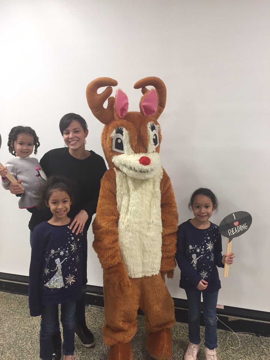 BerkHeightsES's tweet photo. Tonight we came together to celebrate reading with all our families that participated in the D.E.A.R In December school/home connection activity. Thank you to  @ReadAloudWV for providing incredible books for the children! A GREAT time was definitely had by all! 
@BerkCoSchoolsWV https://t.co/1AbjdBghFE