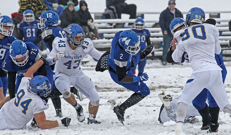 shelovegucci3's tweet image. Blessed to receive my 1st offer from Mayville state university @coach_levy #commets🔵⚪️