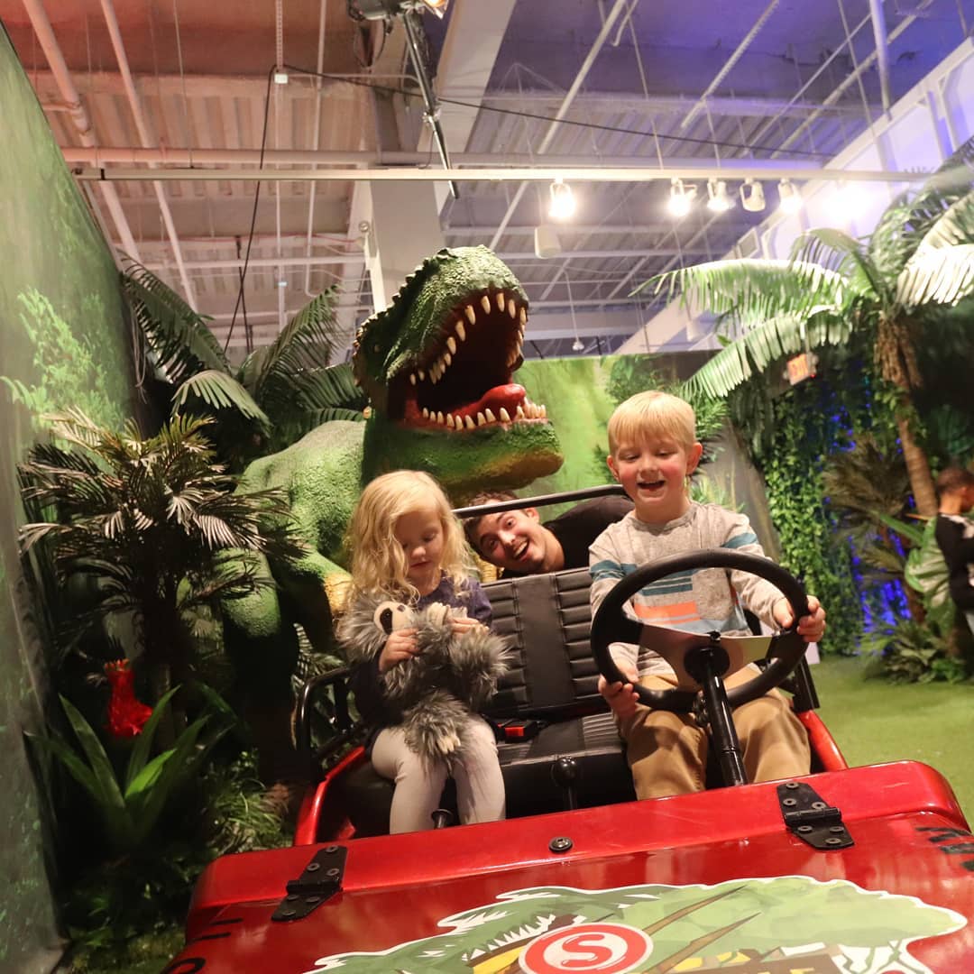 Look out, he's right behind you! 😱 Get your tickets now to save your seat 👉 toysrusadventure.com #ToysRUsAdventure 📷: @reddenfamilyfun