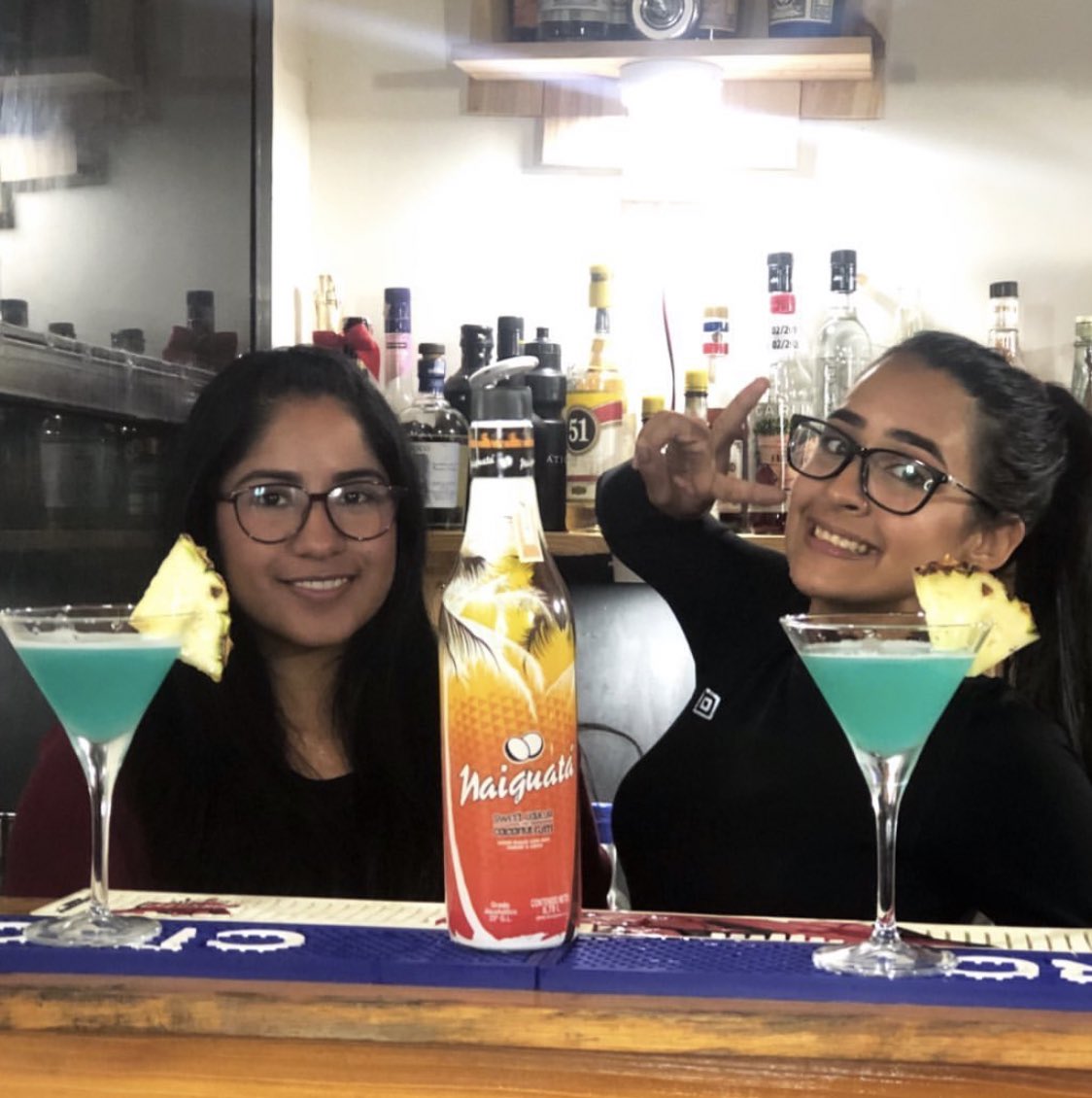 RonNaiguata's tweet photo. La pasión, los cócteles, la amistad, la sonrisa.. Es decir lo lindo de la vida! @academiajacarebartender &amp; #ronnaiguata https://t.co/Bgvc0Wq5Ax