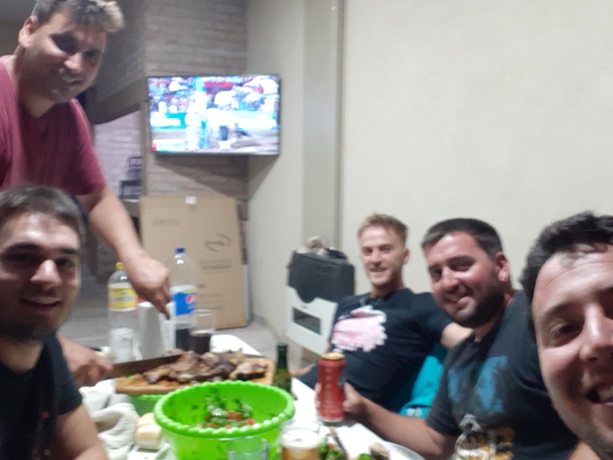 rlechones's tweet photo. #FestivalPais de jineteada con la banda del comandante, los surgentes cba!! https://t.co/3aQDkwsi56