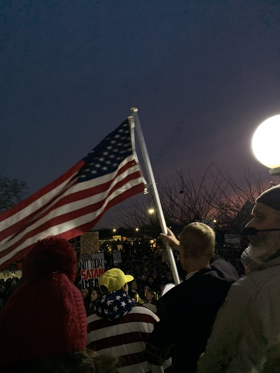terilynngg's tweet image. Thank you @senatortesta for the hot pizzas delivered to thousands that stood out in the cold for hours to preserve religious freedom. Take note @NJSenatePres @SenatorLorettaW @SenJoeVitale You don’t “go to war”with your constituents. #TeamTesta