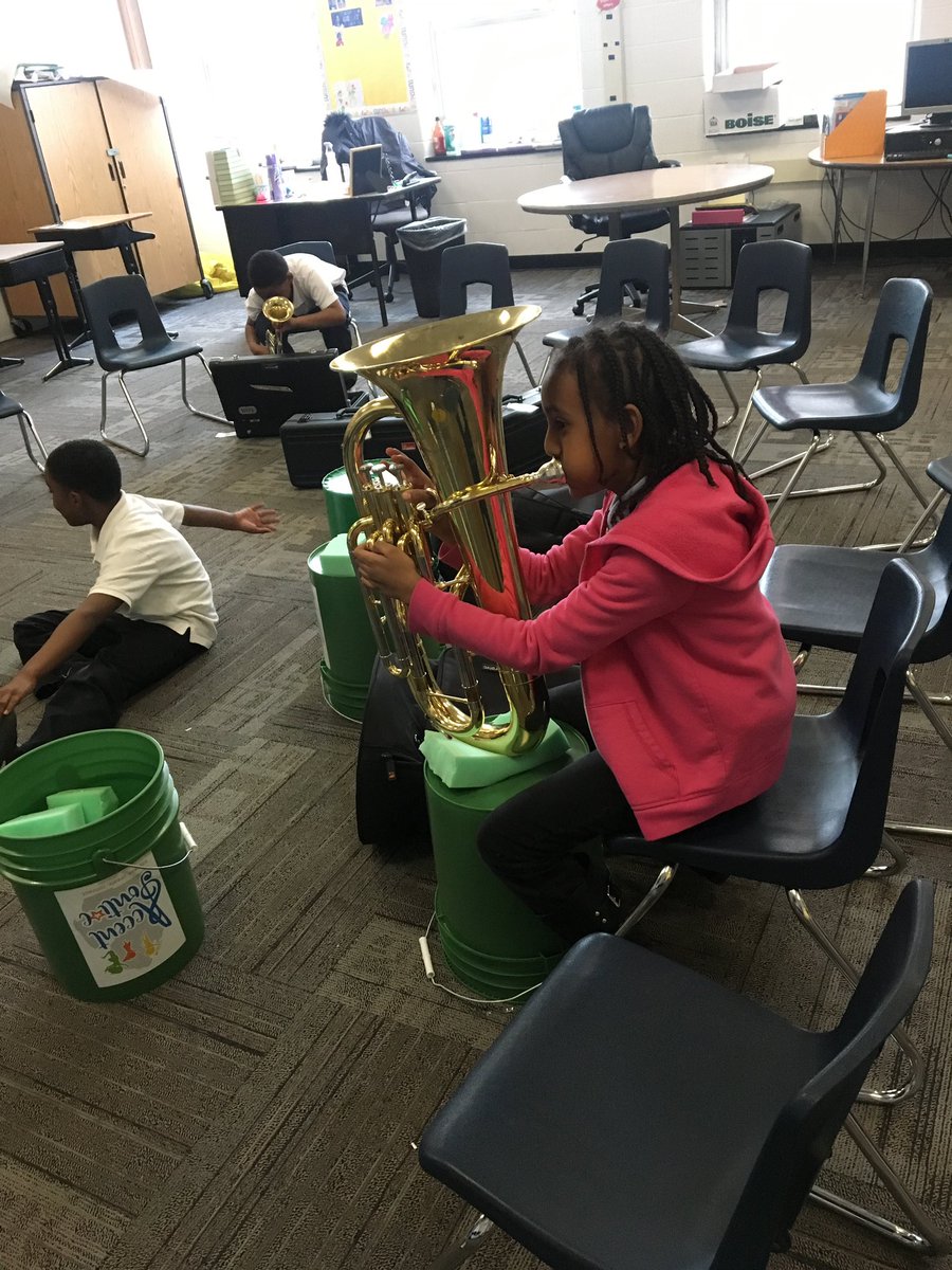 AccentPontiac's tweet photo. 2nd and 3rd graders in intro brass bringin smiles, stretches, and hard work to musicking today! .
#brassisclass #accentpontiac #pontiacmusic #musiceducation #musicforall #yaktown https://t.co/DiFurVBoqE