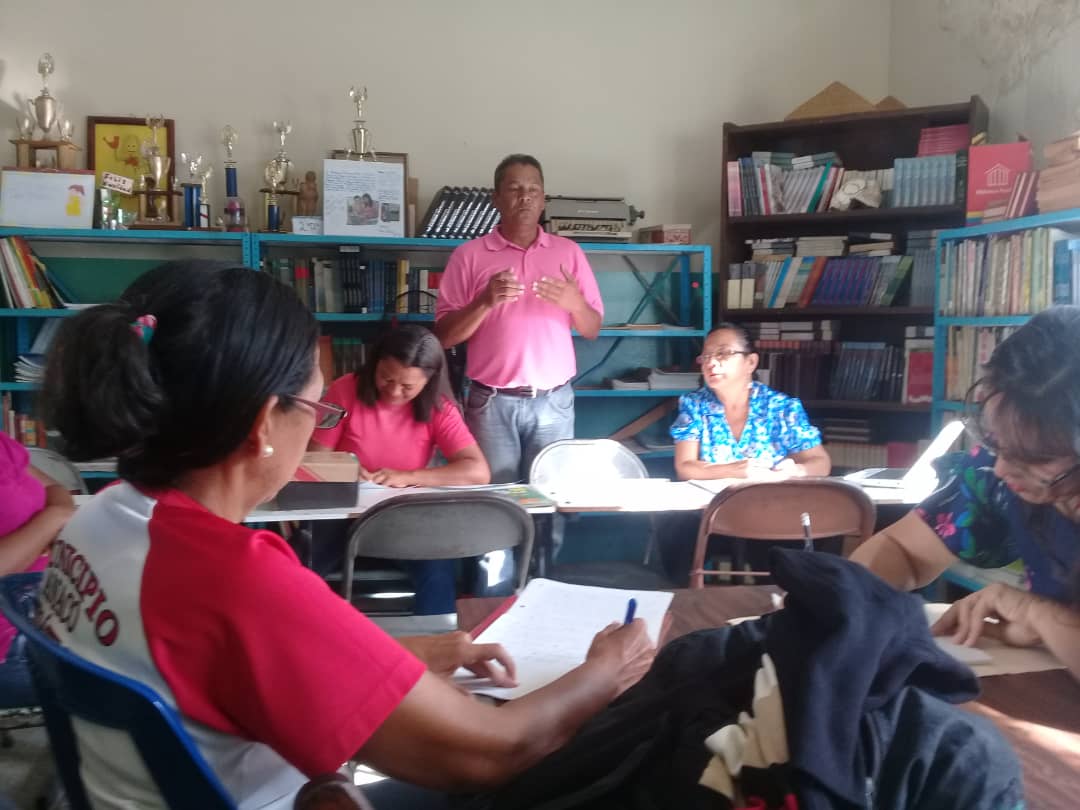 UENarFragachan's tweet photo. Encuentro Nacional de Recursos para el Aprendizaje  CRA UE Narciso Fragachan Anaco Anzoátegui  #AprenderHaciendoCRA #MuestrasElHacerYElSaberMPPE @SalaAnzoategui @MPPEDUCACION @psuvaristobulo @RosangelaOrozco https://t.co/sSSUd2tzSP