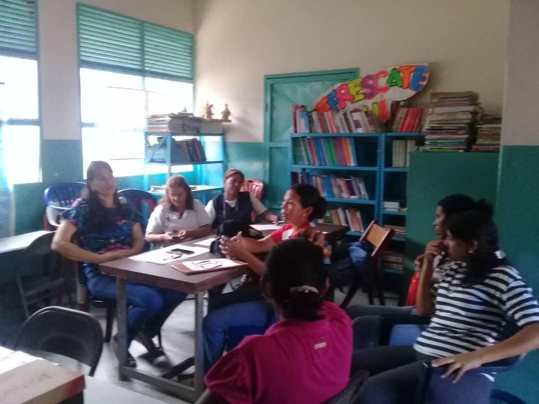 UENarFragachan's tweet photo. Encuentro Nacional de Recursos para el Aprendizaje  CRA UE Narciso Fragachan Anaco Anzoátegui  #AprenderHaciendoCRA #MuestrasElHacerYElSaberMPPE @SalaAnzoategui @MPPEDUCACION @psuvaristobulo @RosangelaOrozco https://t.co/sSSUd2tzSP