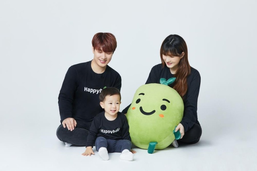 lusneverland's tweet photo. Minhwan and Yulhee family for the Love FNC donation project for children who couldnt grow up under the care of their families
https://t.co/6K5Wfs2Rkz https://t.co/G2zfeEuCZs