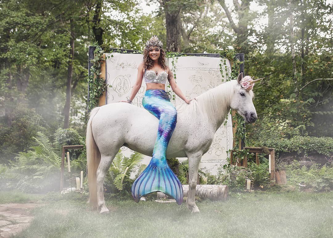 CDeityDesigns's tweet photo. The best mermaids hang out with unicorns ✨🧜‍♀️💖🦄. 

•
🧜‍♀️Mermaid: @mariaepelletier.
📷Fantasy Photograpy: @mariahgalecreative.
🧜‍♀️Mermaid tail: @finfunmermaid .
👑Mermaid Crown &amp; Seashell Top: @cdeitydes https://t.co/PY7eXsOajc