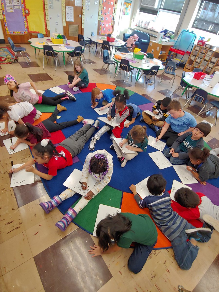 MrsLousClass's tweet photo. Working on addition and subtraction skills with our white boards today! #mathexpressions #baltzbears @BaltzBears https://t.co/pnTm5C3vy3