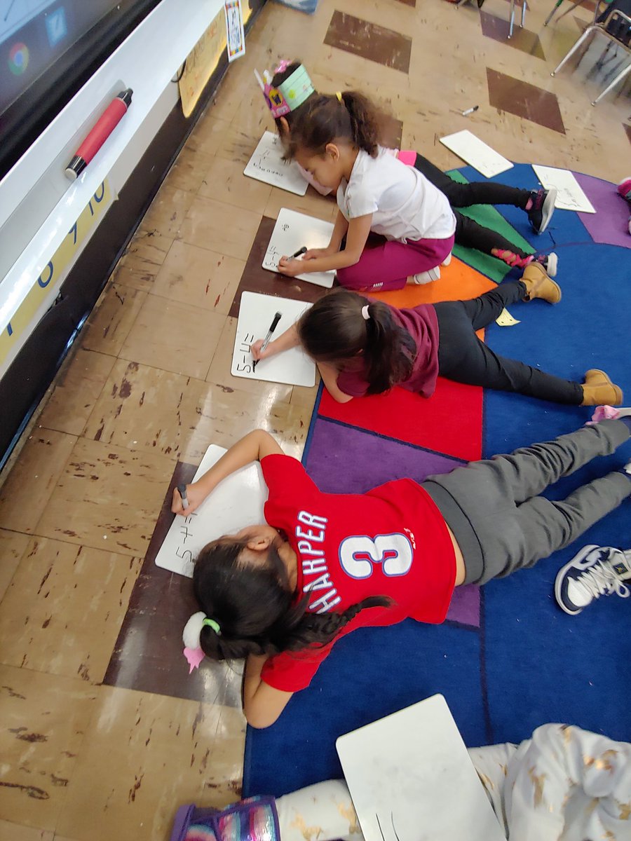 MrsLousClass's tweet photo. Working on addition and subtraction skills with our white boards today! #mathexpressions #baltzbears @BaltzBears https://t.co/pnTm5C3vy3