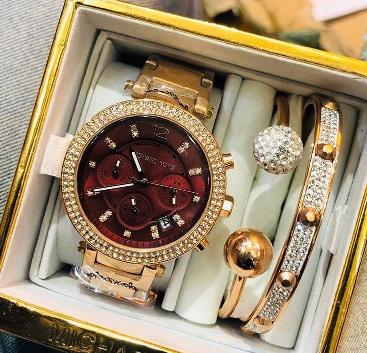 Nimmie__'s tweet photo. Ladies Wrist watch available 
Price: 28,000 Naira
Free delivery within Lagos.

Please retweet https://t.co/2KNMgy6I0H