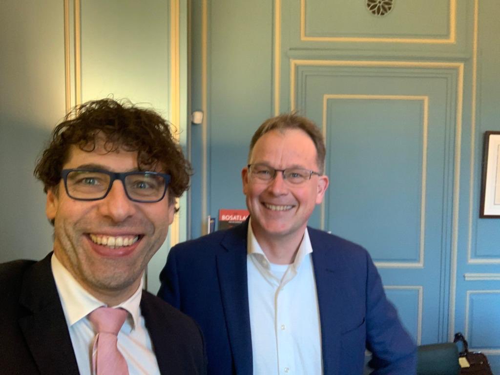 Altijd prettig om contacten uit het verleden te ontmoeten. Vorige week al <a href="/maschamascha/">中西正澄</a> in het altijd weer verrassend goed bereikbare stadskantoor in Amsterdam en gisteren <a href="/edwardstigter/">edward stigter</a> en anderen in het Haarlemse provinciepaleis.