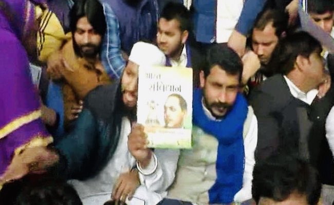 singhaman1904's tweet photo. Bhim Army chief Chandrashekhar Azad outside Jama masjid before the friday prayers, holding a copy of the Indian Constitution. https://t.co/EOKrNV3Y5b