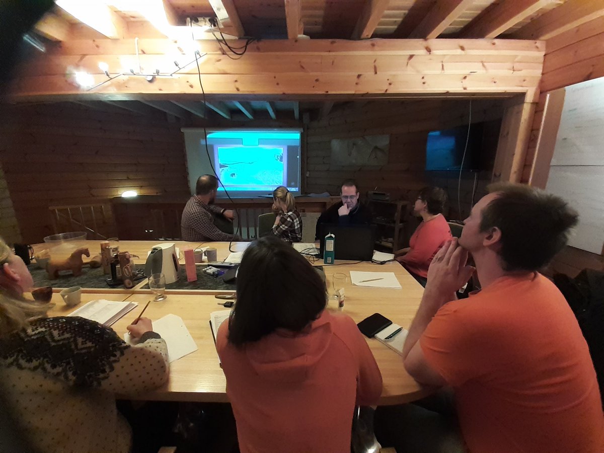 EllaAnu's tweet image. Agricultural language course group practiced English also in a cowhouse👍. New ideas and best practises with Elin Sikkeland/Norway&amp;amp;John Yeomans/Wales via Skype aswell. #AikaaOn #discussiongroups #international #languagecourse #bestpractises @ProAgria