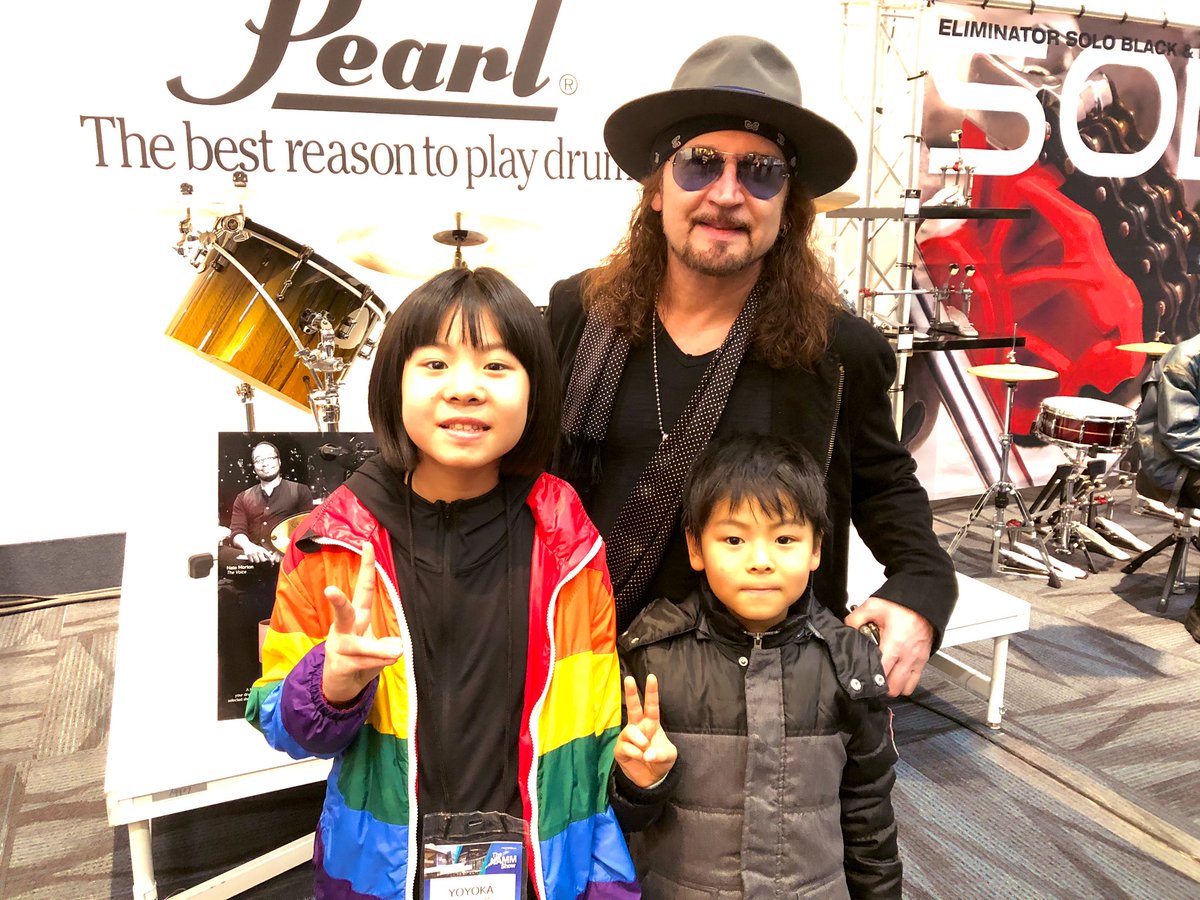 Yoyoka Reunited With Kiss Drummer Eric Singer He Noticed Me But I Didn T Notice At First Because He Wasn T Wearing Makeup Kissのドラマー エリック シンガーとの再会 私に気がついて声をかけてくれたけど 彼は化粧をしてなかったので最初