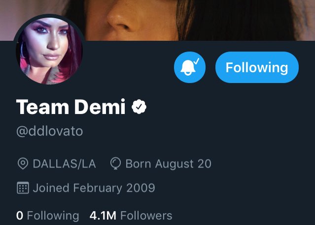 SmilerThing's tweet image. Hey people! @ddlovato is back!!