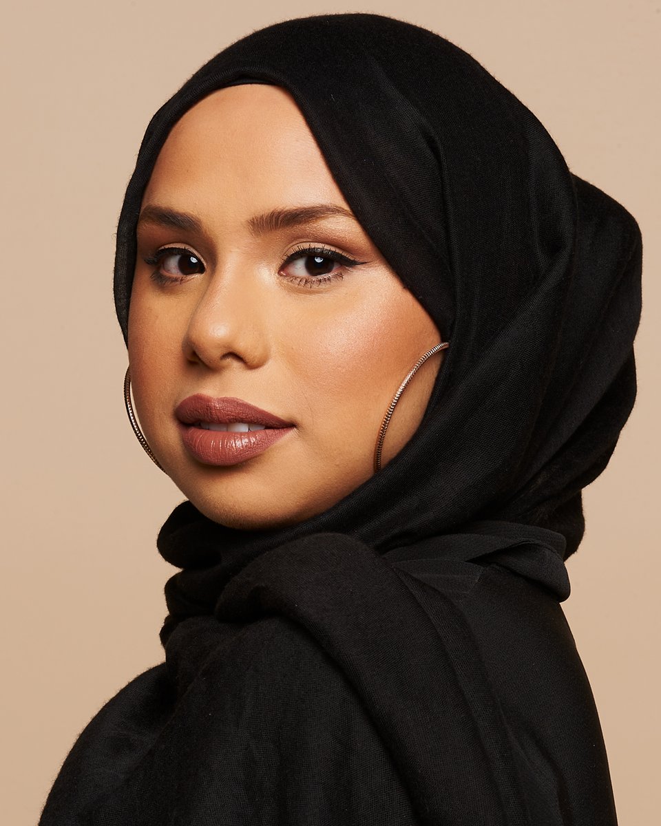 smashboxuk's tweet photo. 40 friends of Smashbox visited our Studio for a skin shoot. 40 shades, 1 person per shade with @tarynraeleephotography behind the lenses with #unedited photos! What's your shade? #StudioSkin
Model: @rayhanazaky wears shade 2.1
Makeup: @carolbicudo https://t.co/StOPszbvzm